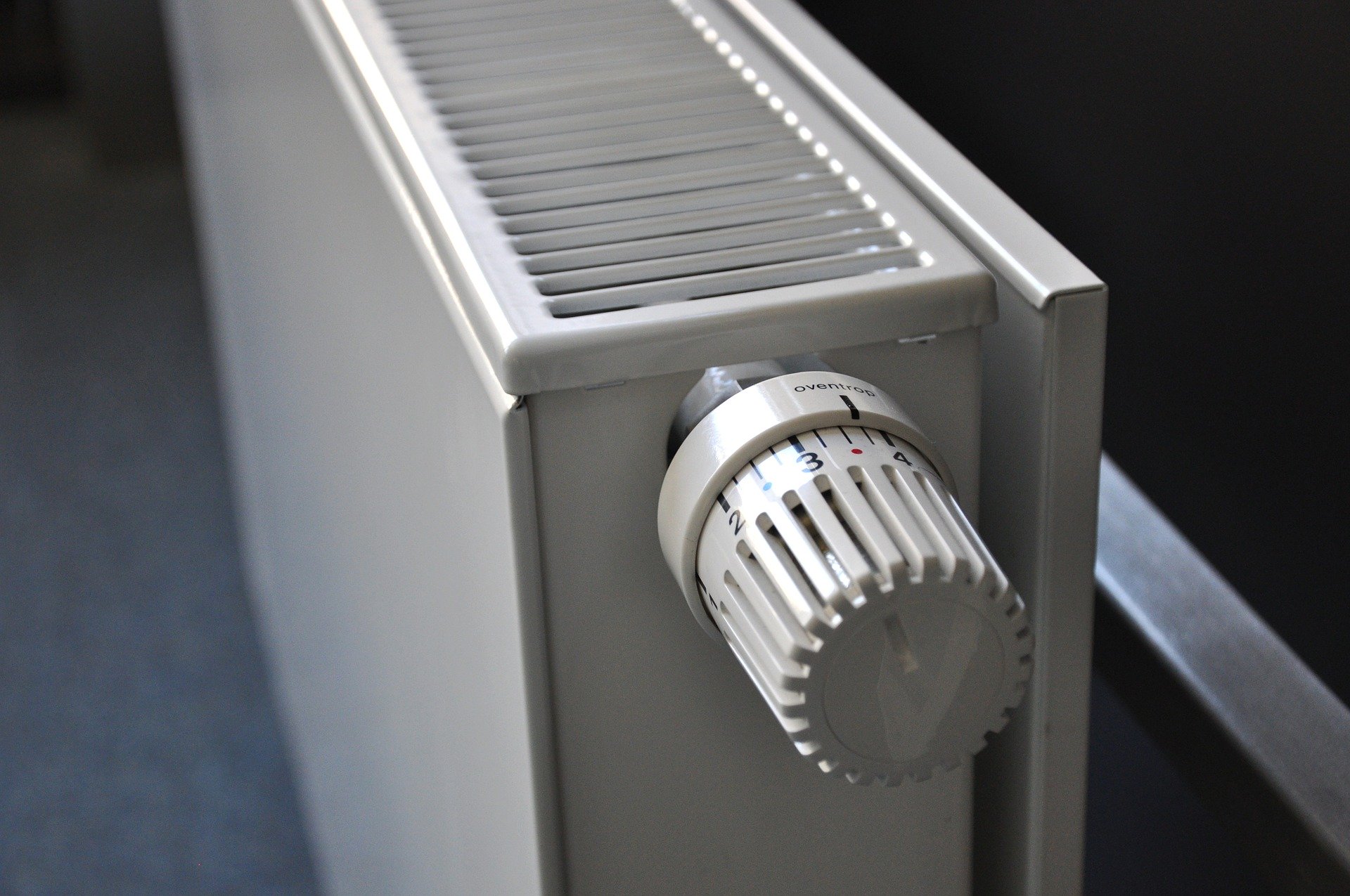 quel radiateur à inertie choisir : sèche ou fluide ?